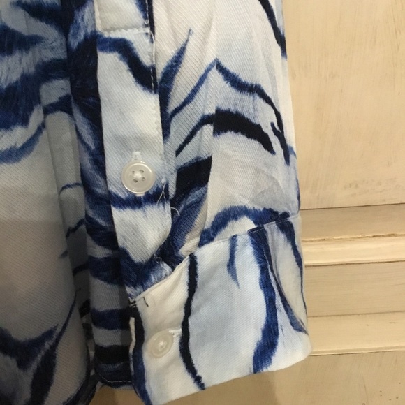 Chico’s Women’s Long-Sleeve Easy Blue And White Animal Print Shirt Size XXL EUC - Picture 5 of 8